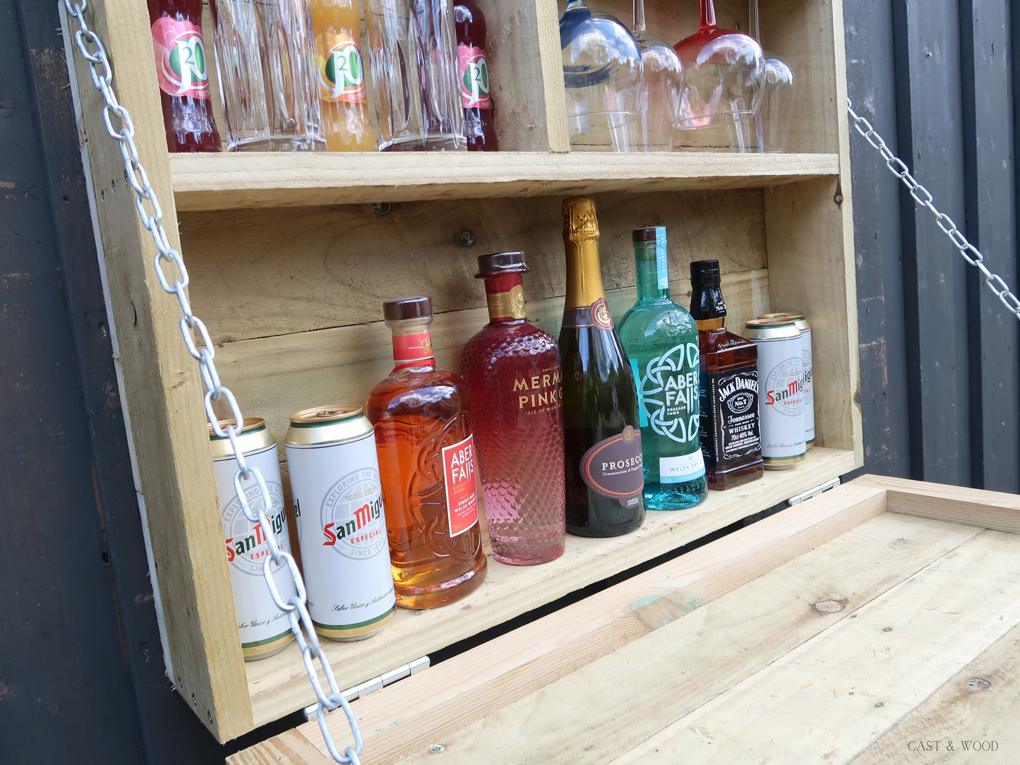Cast and Wood Everyday Murphy Bar - Large Storage Detail