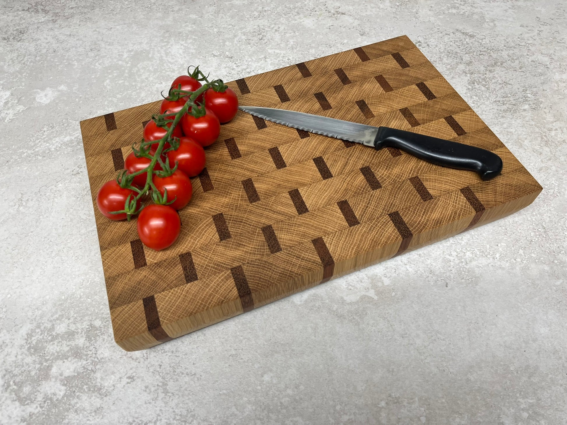 Cast and Wood handmade small cutting board - Oak and Sapele end grain - Gin & Tonic chopping board