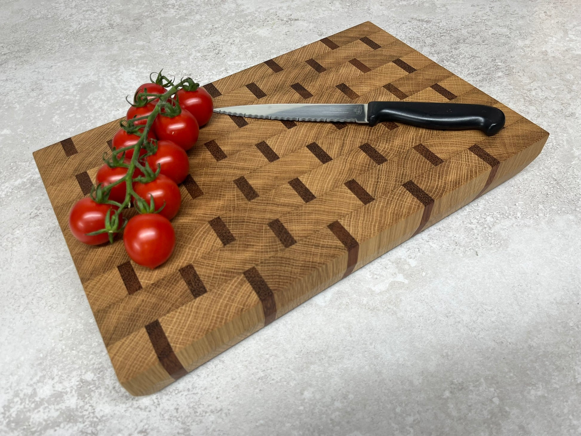 Cast and Wood handmade small cutting board - Oak and Sapele end grain - Gin & Tonic chopping board