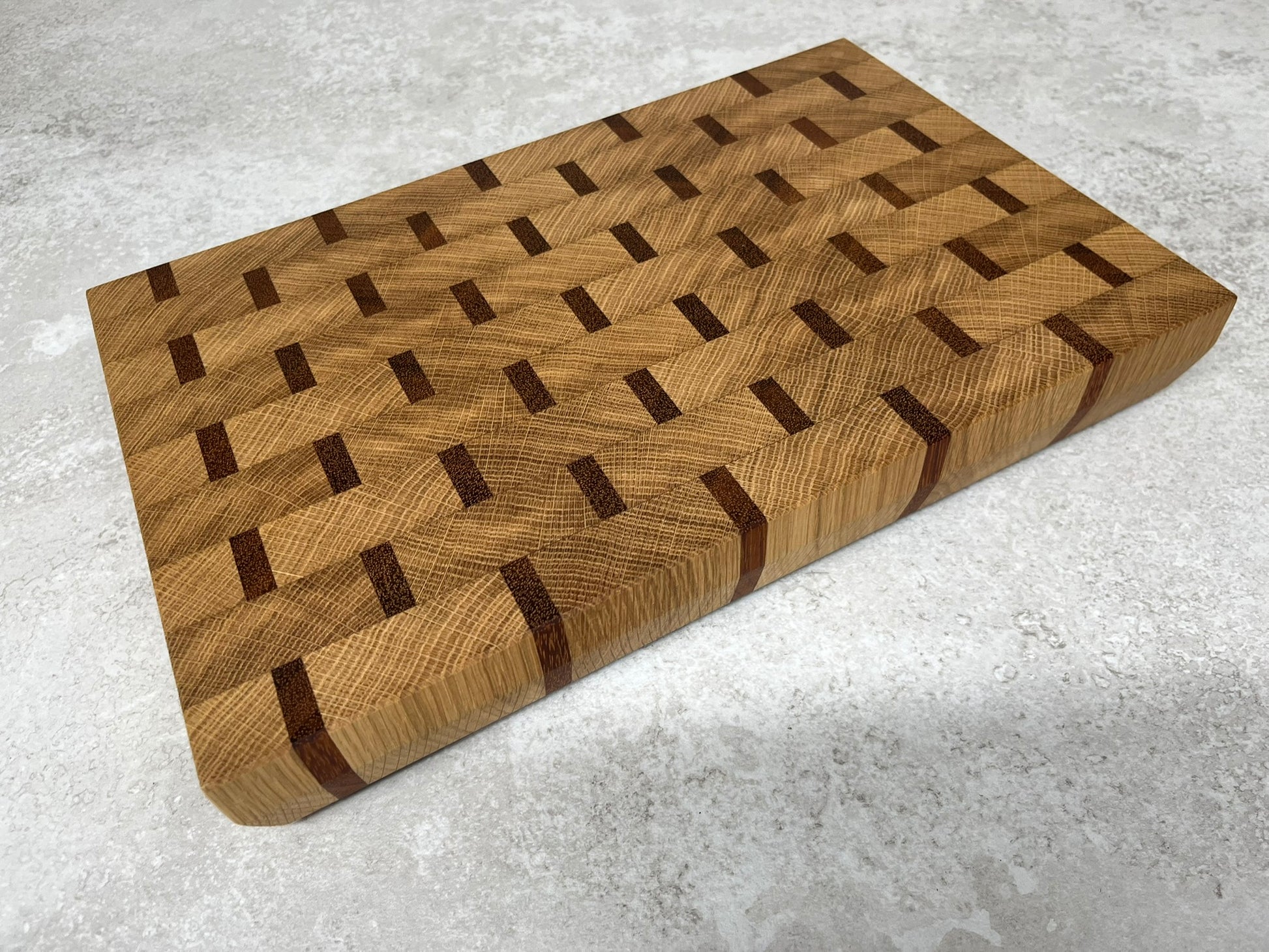 Cast and Wood handmade small cutting board - Oak and Sapele end grain - Gin & Tonic chopping board