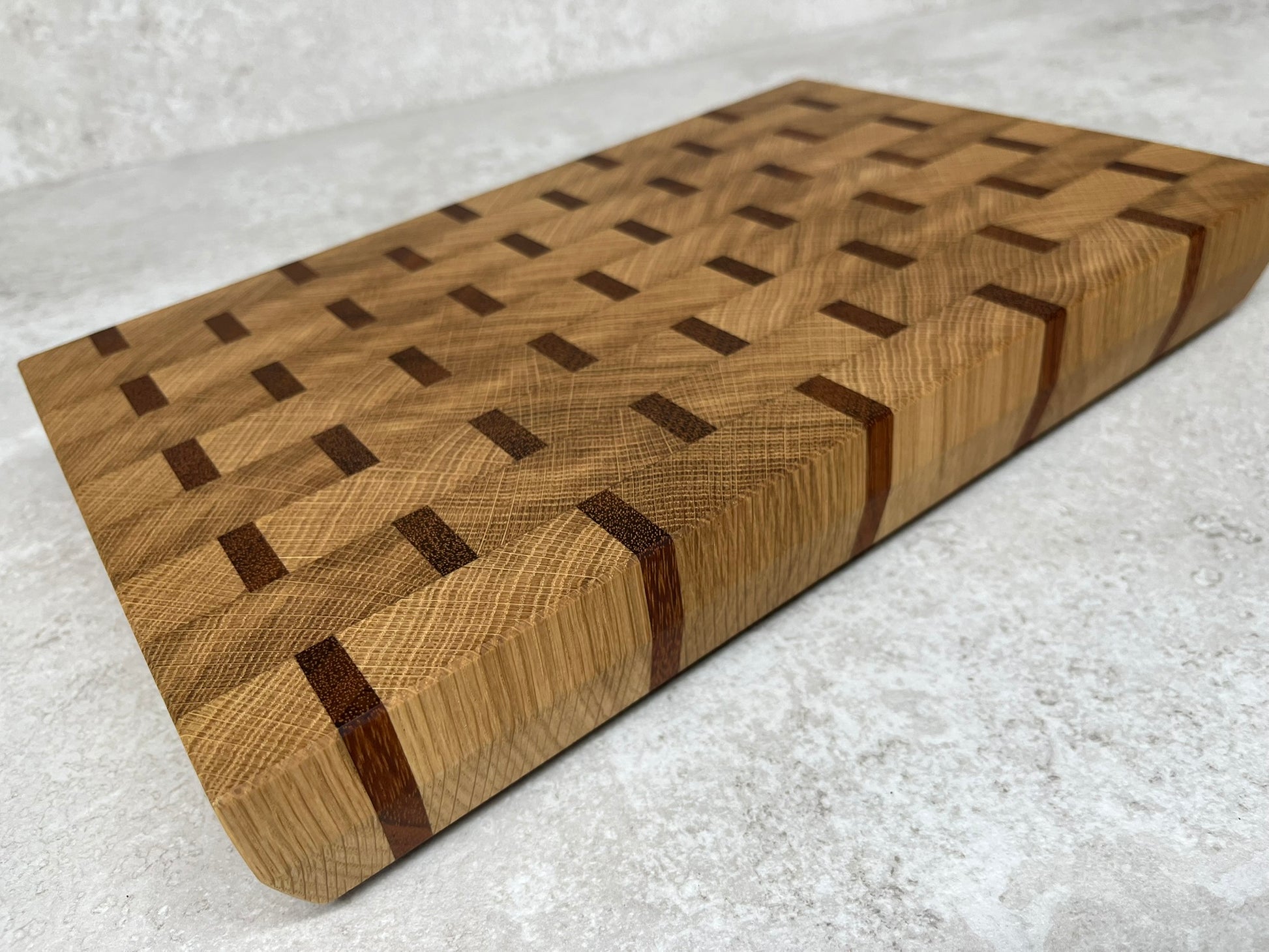 Cast and Wood handmade small cutting board - Oak and Sapele end grain - Gin & Tonic chopping board
