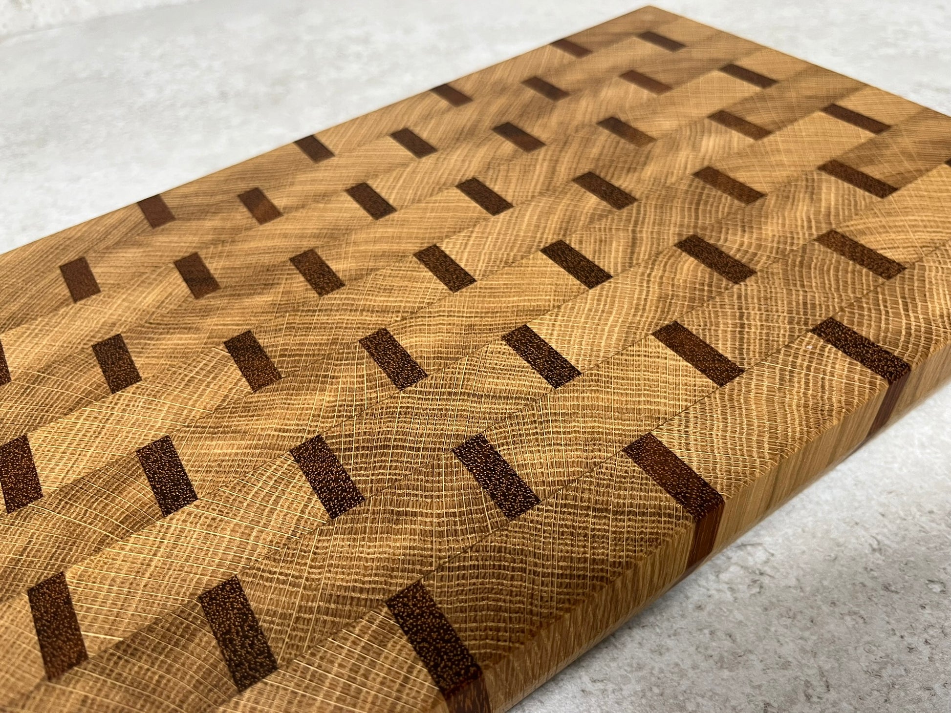 Cast and Wood handmade small cutting board - Oak and Sapele end grain - Gin & Tonic chopping board