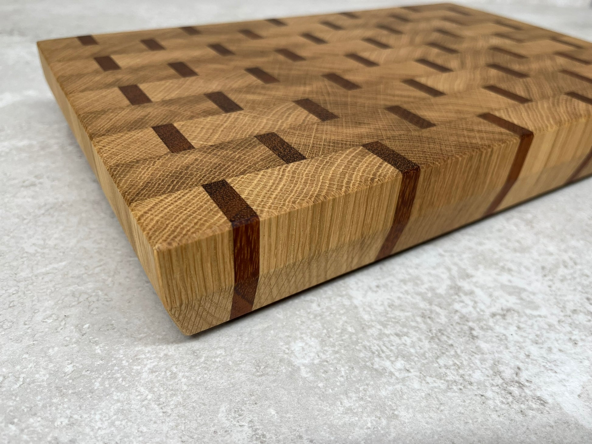 Cast and Wood handmade small cutting board - Oak and Sapele end grain - Gin & Tonic chopping board